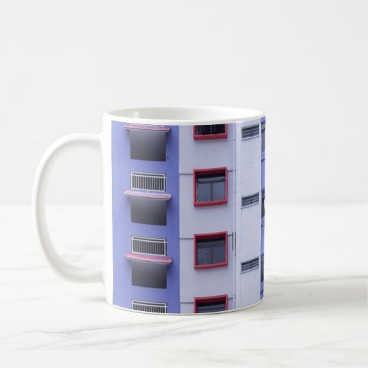 青と白の高層建物 コーヒーマグカップ (左)