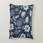 青と白のbohoフローラ – ブロックプリント-スタイル アクセントクッション (裏面(縦))