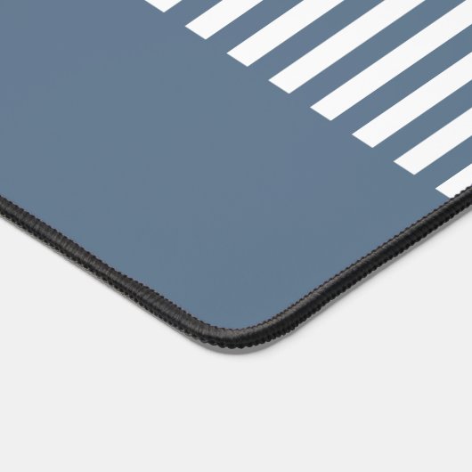 青と白ストライプのパーソナライズされたエレガントモダン デスクマット (コーナー)