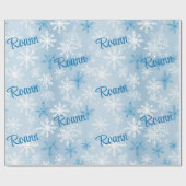 青と白パーソナライズされたの冬のスノーフレークのパターン ラッピングペーパー (フラット)