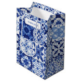 青と白地中海ののタパーソナライズされたイル ミディアムペーパーバッグ (正面アングル)