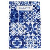 青と白地中海ののタパーソナライズされたイル ミディアムペーパーバッグ (裏面)