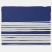 青と白(黒ストライプのアクセント付) フリースブランケット (正面(横))