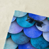 青と紫のマーメイドスケールの夏パターン ビーチタオル (インサイチュ)