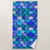 青と紫のマーメイドスケールの夏パターン ビーチタオル (正面)