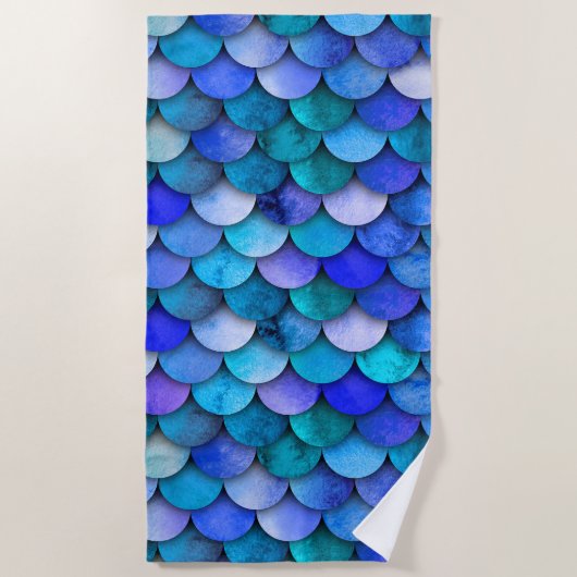 青と紫のマーメイドスケールの夏パターン ビーチタオル (正面)