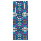 青と紫の角度パターンを持つステインガラス ワインギフトバッグ (裏面)