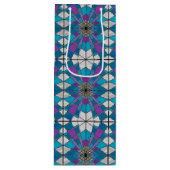 青と紫の角度パターンを持つステインガラス ワインギフトバッグ (正面)