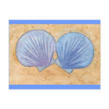青と紫の貝殻が砂浜の絵はがき