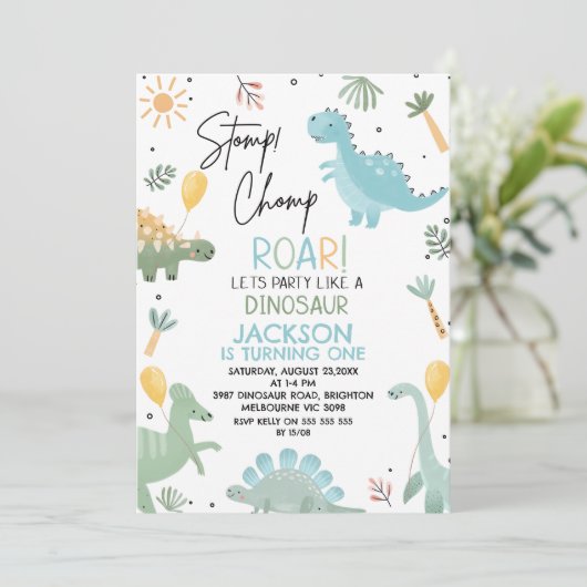 青と緑のキュートな写真恐竜テーマの誕生日 招待状 (スタンド正面)