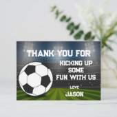 青と緑のサッカースタジアム　フットボールスポーツ　誕生日 サンキューカード (スタンド正面)