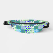 青と緑のピックボールコート、パドル、ボール ファニーパック (正面)