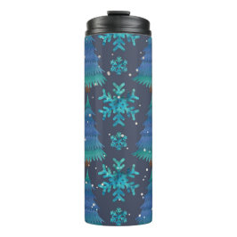 青と緑の冬の木と冬の雪 タンブラー