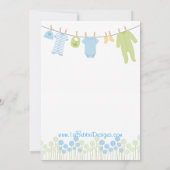 青と緑の小さな服ベビースプリンクル 招待状 (裏面)