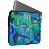 青と緑の幾何学模様モノグラム ラップトップスリーブ (正面右)