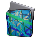 青と緑の幾何学模様モノグラム ラップトップスリーブ (正面左)