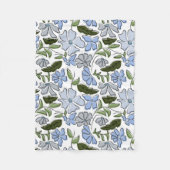 青と緑の手描きフローラブロックプリント フリースブランケット (正面)