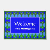 青と緑の白アーガイルのステッチパーソナライズされた ドアマット (正面)