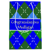 青と緑の白アーガイルのステッチパーソナライズされた ミディアムペーパーバッグ (正面)