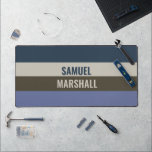 青と茶色のストライプパターン デスクマット<br><div class="desc">青と茶色のズパタストライプーンデスクマットでワークスペースを強化。デザインとスタイリッシュを備えモダンたストライプのこのマットは、キーボードとマウスに滑らかな表面を提供しながら、洗練されたtouchを追加する。ホームオフィス、ゲームのセットアップ、またはクリエイティブのワークスペースに最適で素晴らし、デスクのアクセサリを愛しエレガントて機能する人のための選択である。</div>