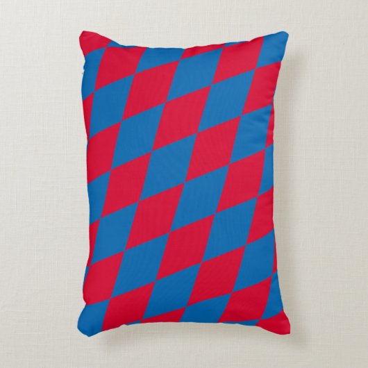 青と赤のバイエルダイヤモンド国旗のパターン アクセントクッション (正面(垂直))