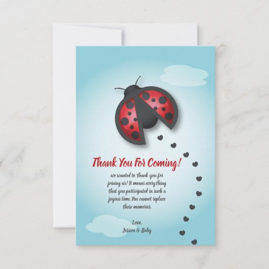 青と赤の空の小さなラディバグが途中にある サンキューカード (正面)