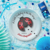 青と赤の空の小さなラディバグが途中にある ペーパープレート (パーティー)