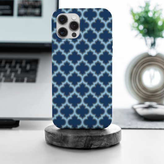 青と赤の青のトレリス、ラティス、クローバー iPhoneケース