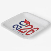 青と赤2025木材での卒業 ペーパープレート (傾斜あり)