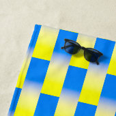 青と黄色のウキインスパイアラモダンスタイリッシュン ビーチタオル (インサイチュ)