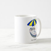 青と黄色のハンモックにいるかわいい子猫 コーヒーマグカップ (正面右)