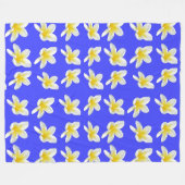 青と黄色のフランジパニ柄 フリースブランケット (正面(横))