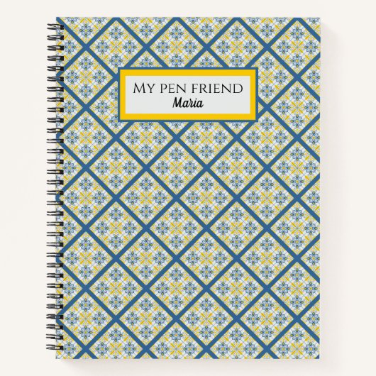 青と黄色のポルかわいらしガルのタイル模様 ノートブック (正面)