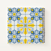 青と黄色のポルかわいらしガルのタイル模様 ノートブック (裏面)