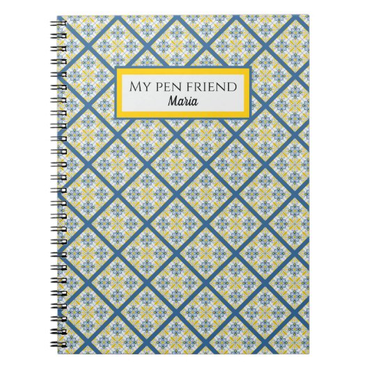 青と黄色のポルかわいらしガルのタイル模様 ノートブック (正面)