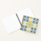 青と黄色のポルかわいらしガルのタイル模様 ノートブック (内部)