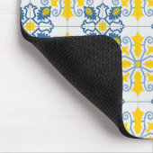 青と黄色のポルかわいらしガルのタイル模様 マウスパッド (コーナー)