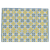 青と黄色のポルかわいらしガルのタイル模様 ラージペーパーバッグ (裏面)