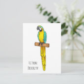 青と黄色のマカオの鳥の漫画イラストレーション ポストカード (スタンド正面)