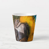 青と黄色のマカオポートレート カフェラテマグ (正面)