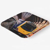 青と黄色の列車（ニューヨーク） ペーパープレート (傾斜あり)