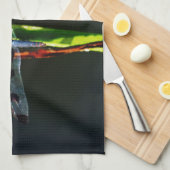 青と黒のトンボが緑と赤の草の上に キッチンタオル (四つ折り)