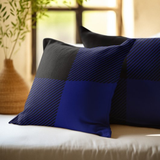 青と黒のバッファローのプレイド クッション