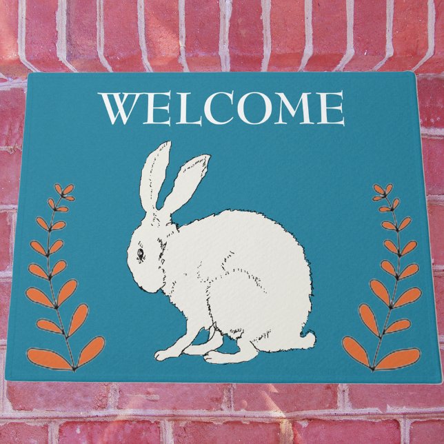 青にエレガント白うさぎオレンジの植物を座る ドアマット (White sitting rabbit with tall orange plants on dark blue Welcome outdoor mat.)