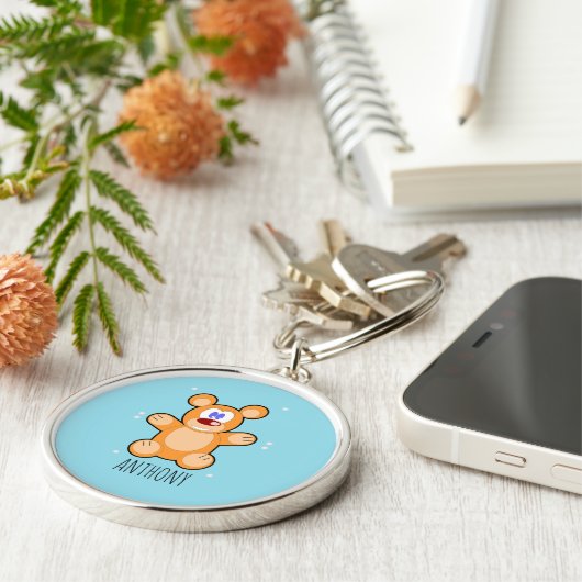 青に可愛い茶色のテディベアのモノグラム キーホルダー (側面)