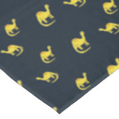 青に可愛い黄色い恐竜の模様 テーブルクロス (アングル)