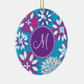 青のカスタムなモノグラムの紫色のピンクの白い花 セラミックオーナメント (右)