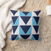 青のネイビーブルーの白い三角形の幾何学的 クッション (ブランケット)