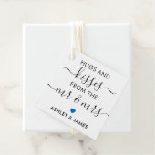 青のミスター・アンド・ミセス・ラベルの抱擁とキス フェイバータグ (インサイチュ)