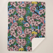 青の上に咲くさくらんぼの木の中の青いティットの鳥 シェルパブランケット (正面)